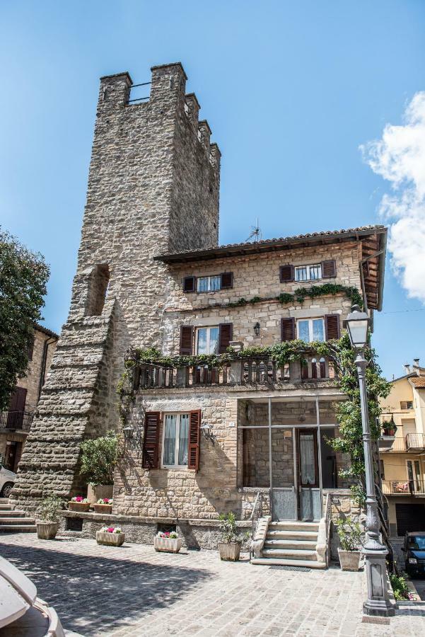 La Rosa Di Francesco Inn Valfabbrica Buitenkant foto