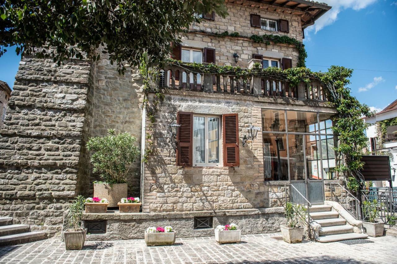 La Rosa Di Francesco Inn Valfabbrica Buitenkant foto