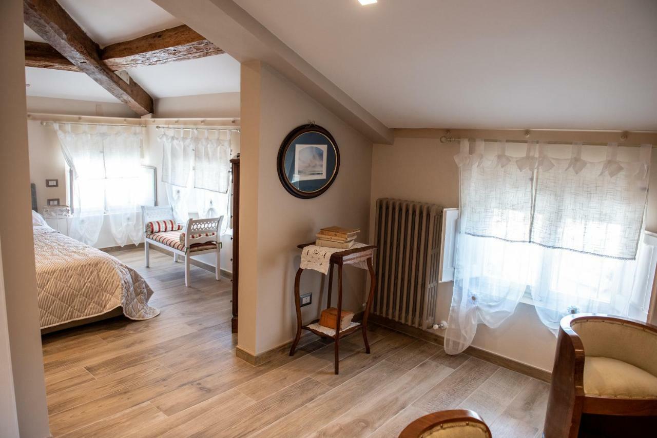 La Rosa Di Francesco Inn Valfabbrica Buitenkant foto