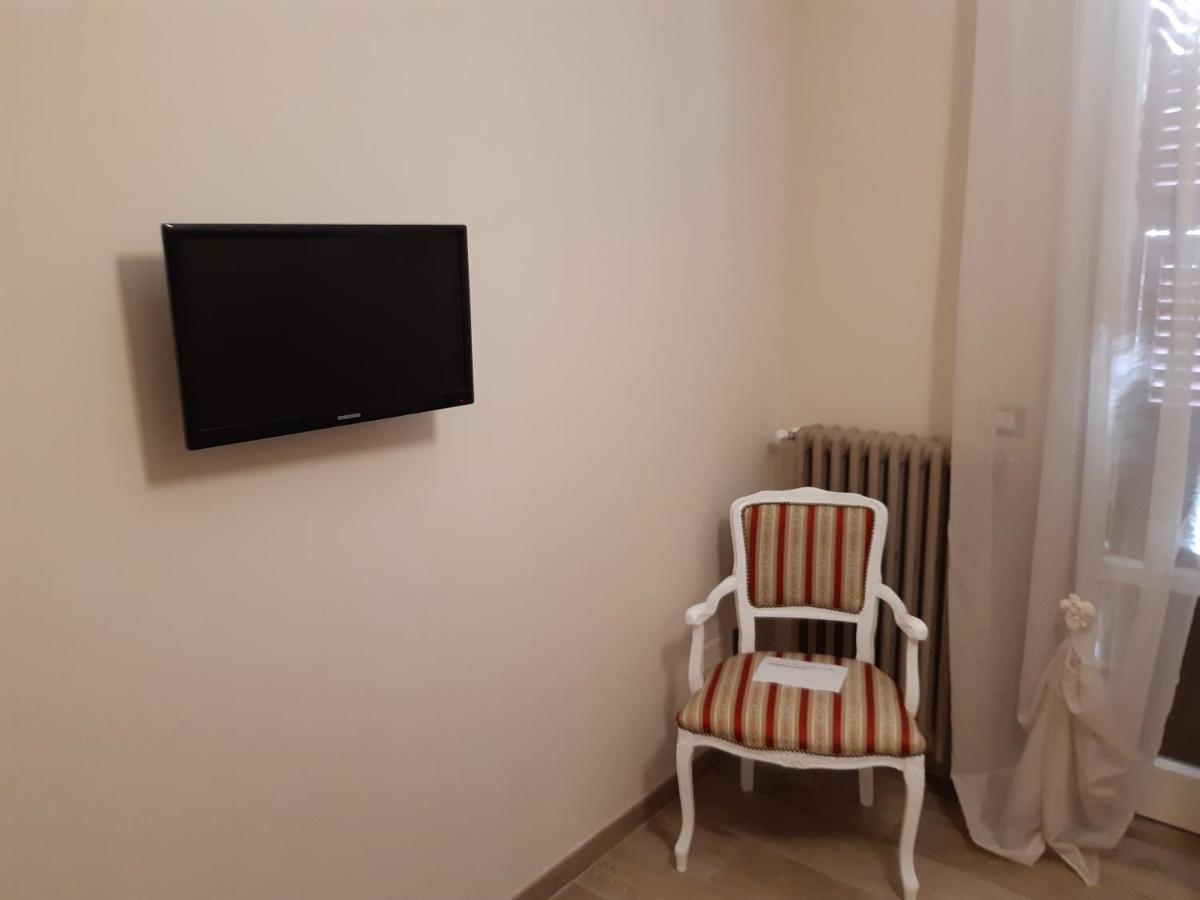 La Rosa Di Francesco Inn Valfabbrica Buitenkant foto