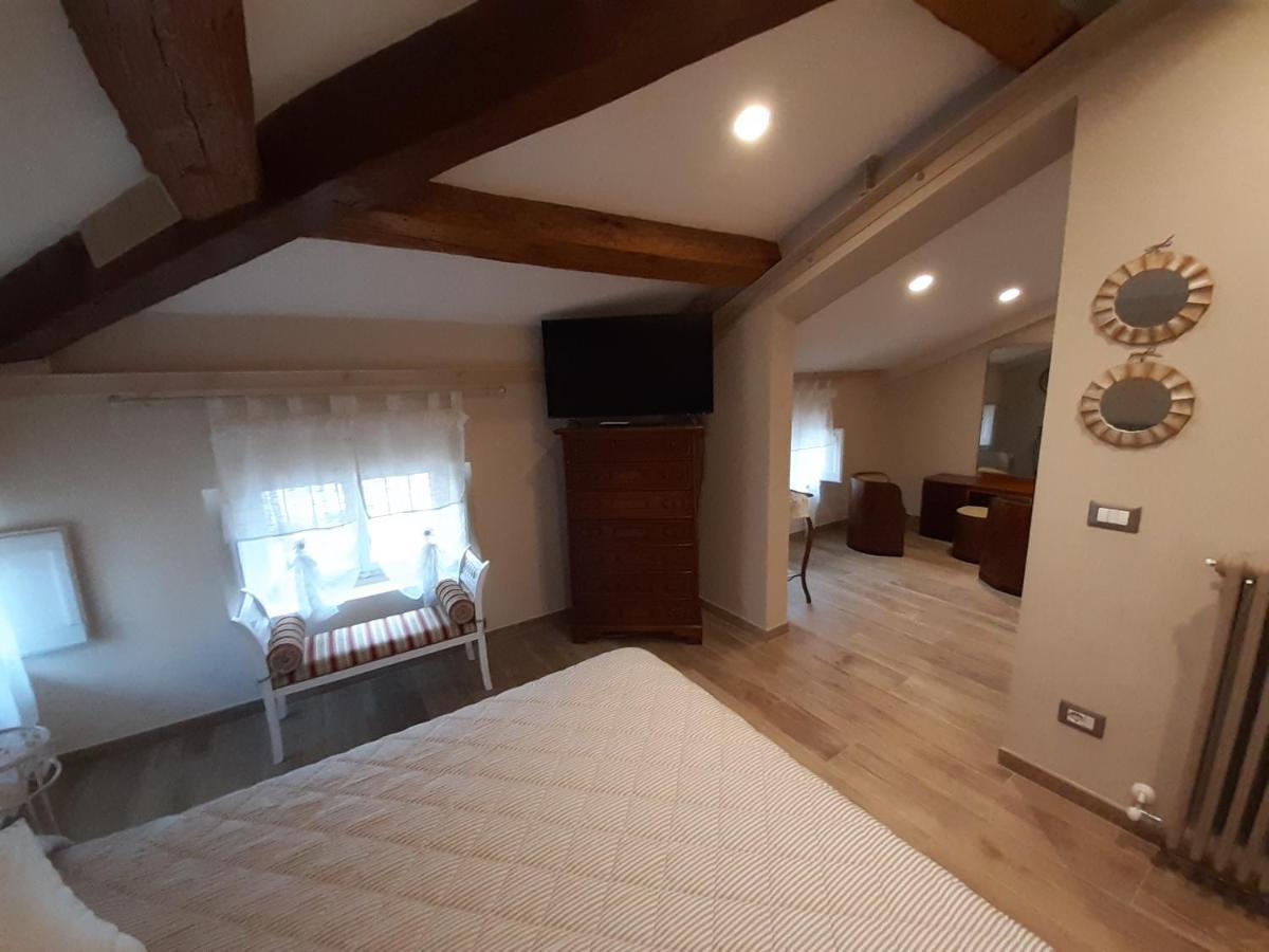 La Rosa Di Francesco Inn Valfabbrica Buitenkant foto